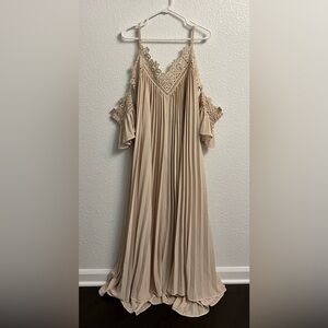 NWT Toi et Moi Women’s Pleated Maxi Dress